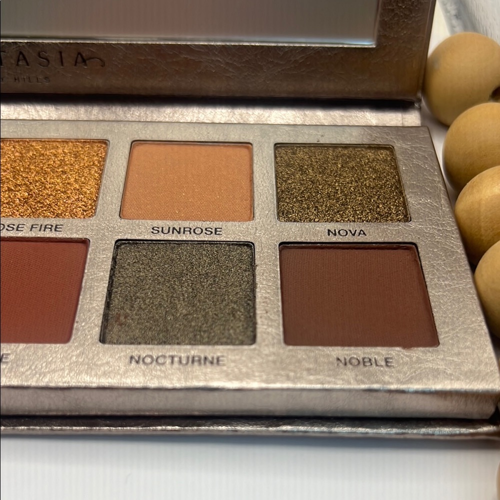 Anastasia Beverly Hills Rose Metals Eyeshadow Palette - Picture 6 of 13